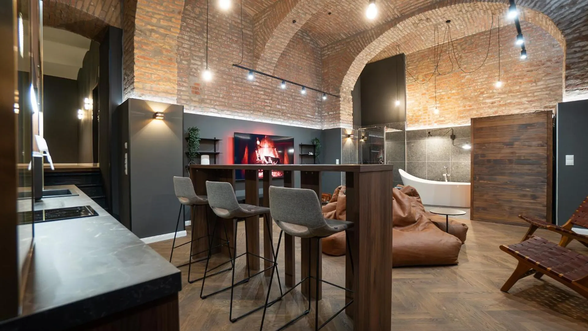 Spacious 3Br Escape With Sauna And Billiard In The City Center