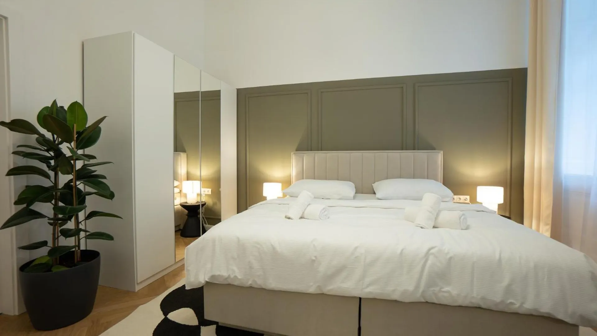 Apartment Spacious 3Br Escape With Sauna And Billiard In The City Center