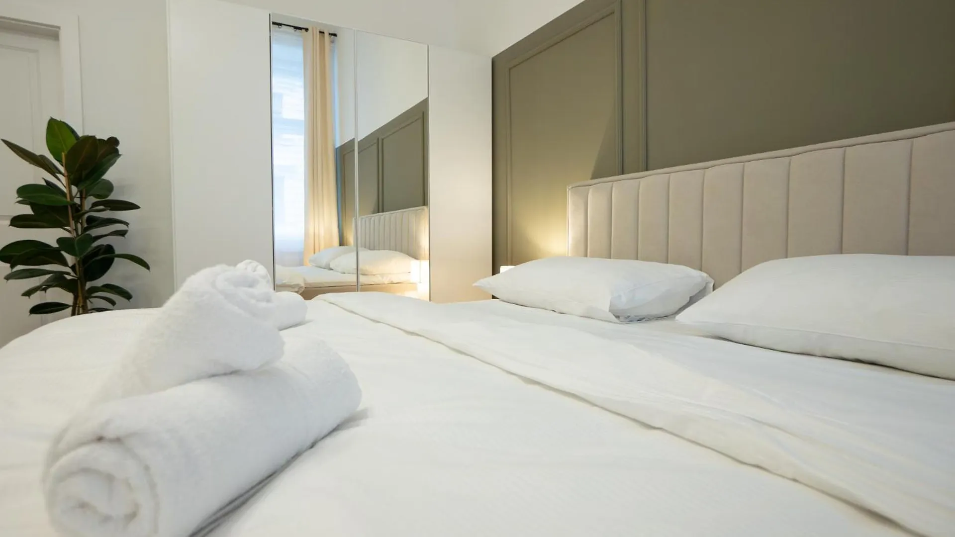 Spacious 3Br Escape With Sauna And Billiard In The City Center