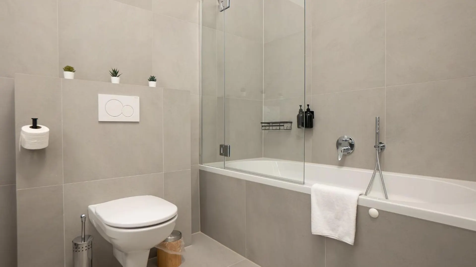 Spacious 3Br Escape With Sauna And Billiard In The City Center Austria