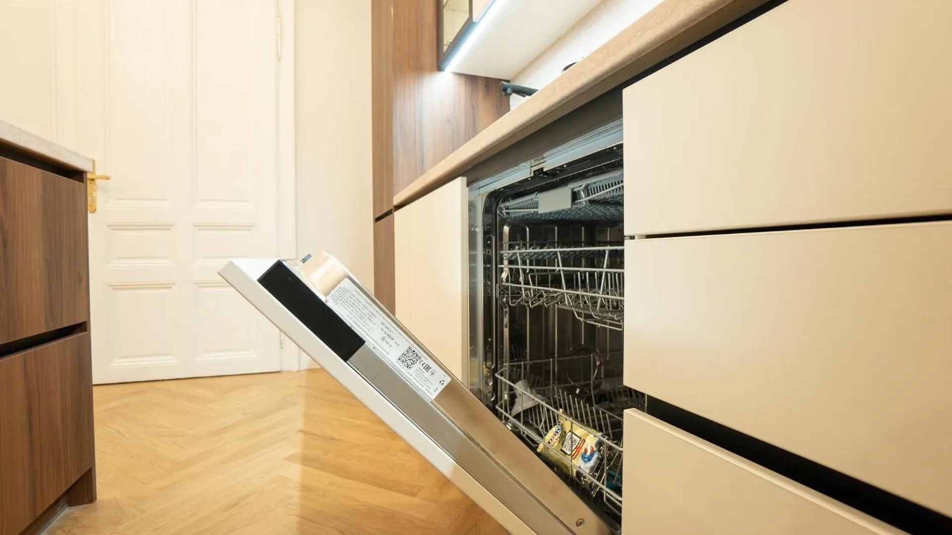 Spacious 3Br Escape With Sauna And Billiard In The City Center 0*, Vienna Austria