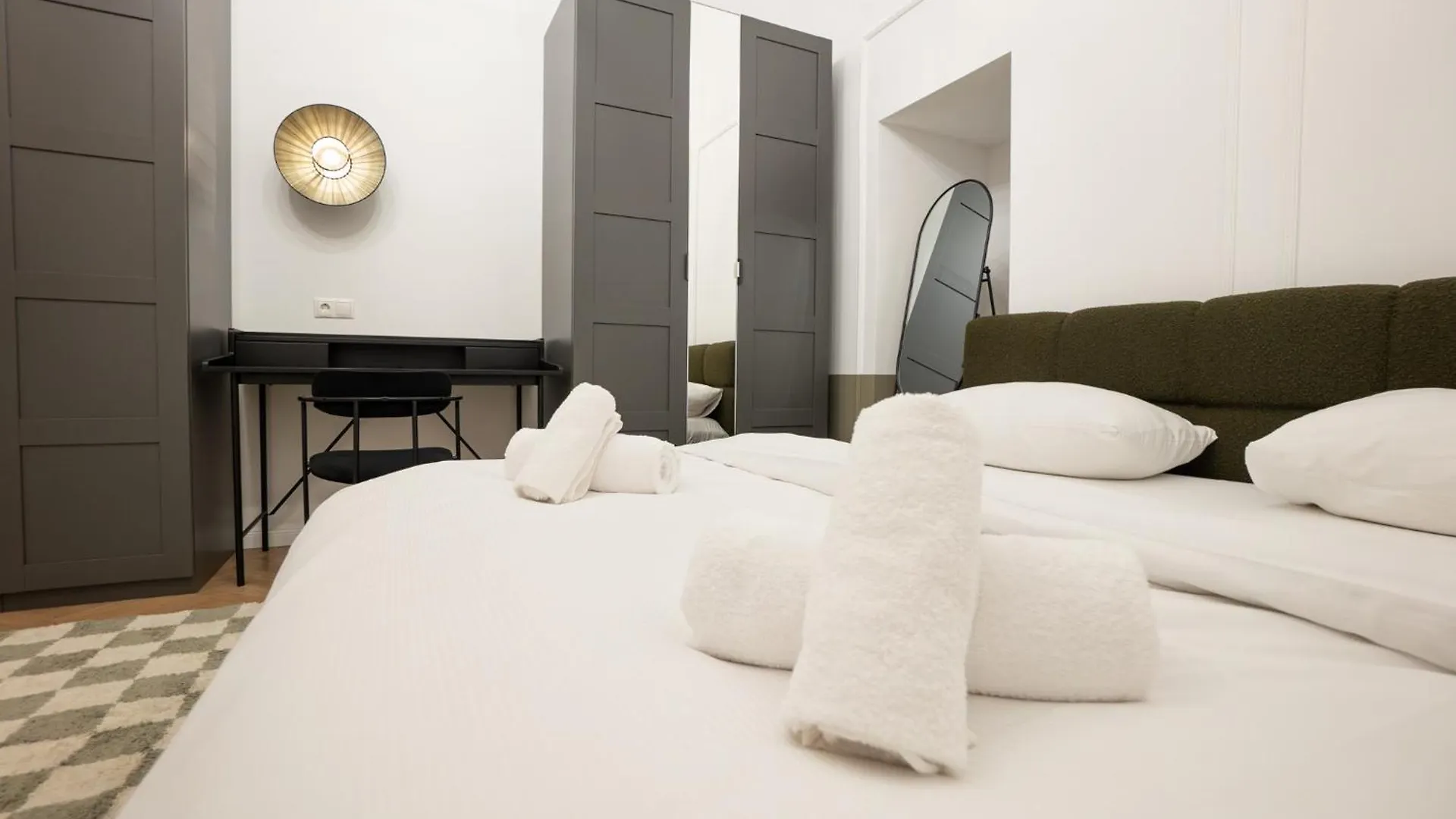 Spacious 3Br Escape With Sauna And Billiard In The City Center