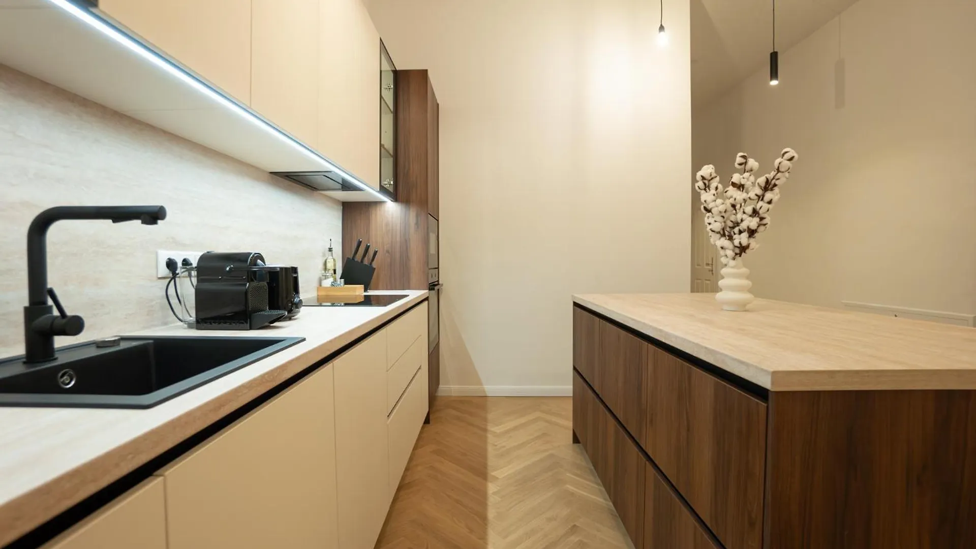 Apartment Spacious 3Br Escape With Sauna And Billiard In The City Center